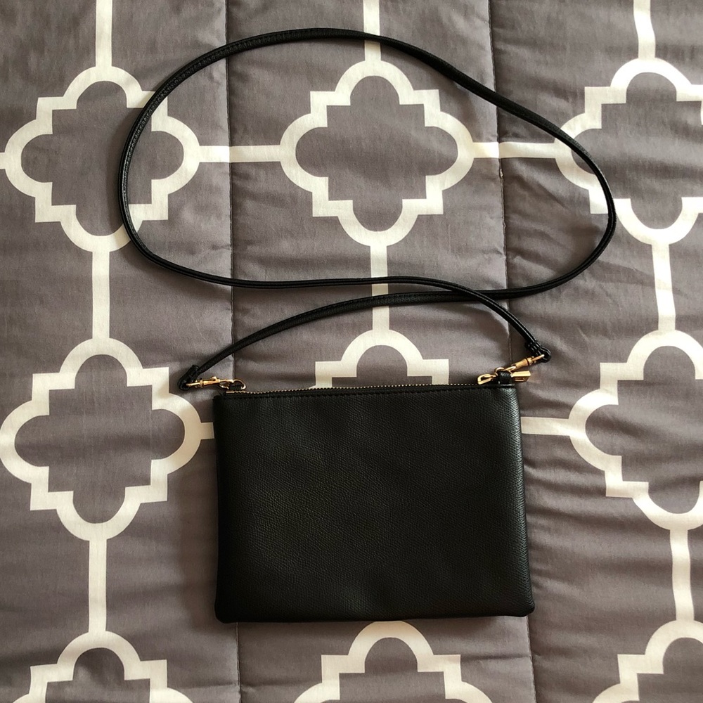 Small black leather forever 21 purse